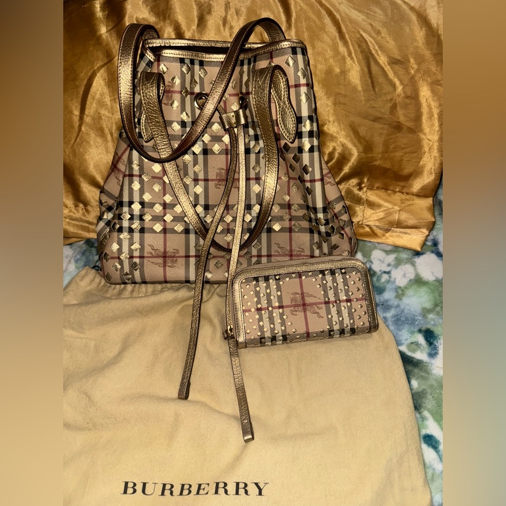 Burberry Beige and Gold Women's Bag Set